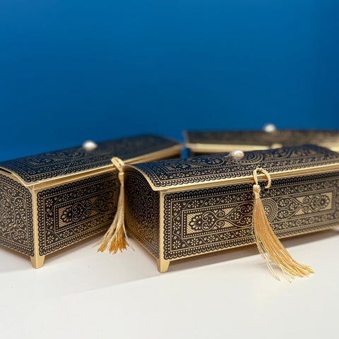 Trendy Tassle Medium Gift Box Gold